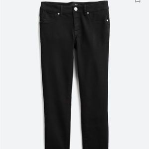 NWT- 1822 DENIM
Wynter Skinny Jean (P)